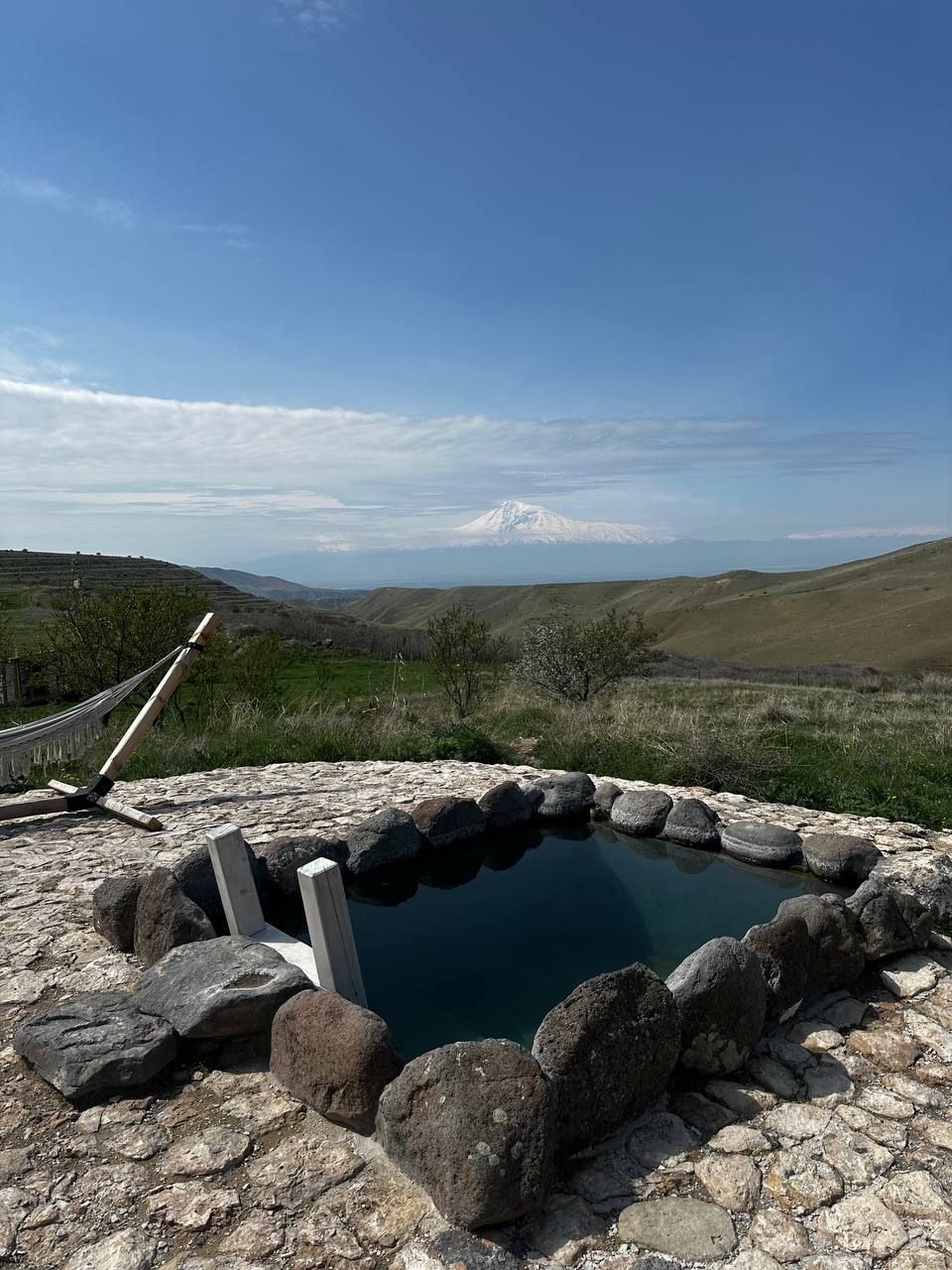 A stone hot pool at Hoja Place with a view of Mount Ararat